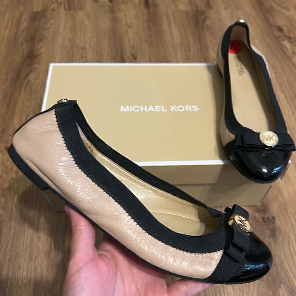 Michael Kors tan black bow ballet flats slip on shoes women’s 6